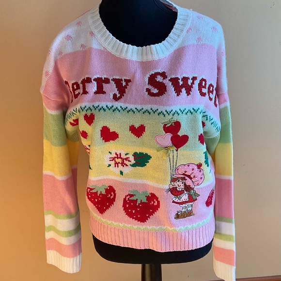 Strawberry Shortcake Sweaters - Women'sStrawberry Shortcake Hearts Embroidery Berry Knit Sweater M NWT